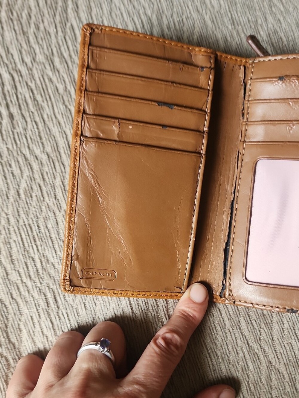 Coach Cream and Tan Leather Buckle Wallet 2004 - Picture 7 of 13